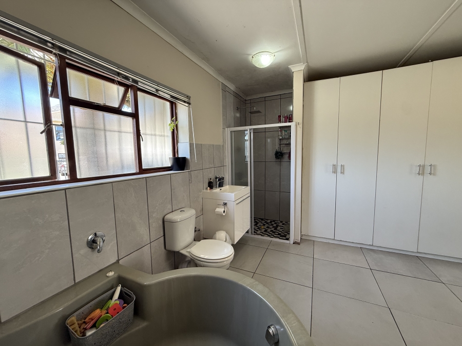 To Let 3 Bedroom Property for Rent in Dobson Western Cape